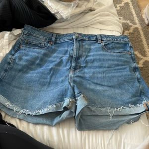 American Eagle mom short